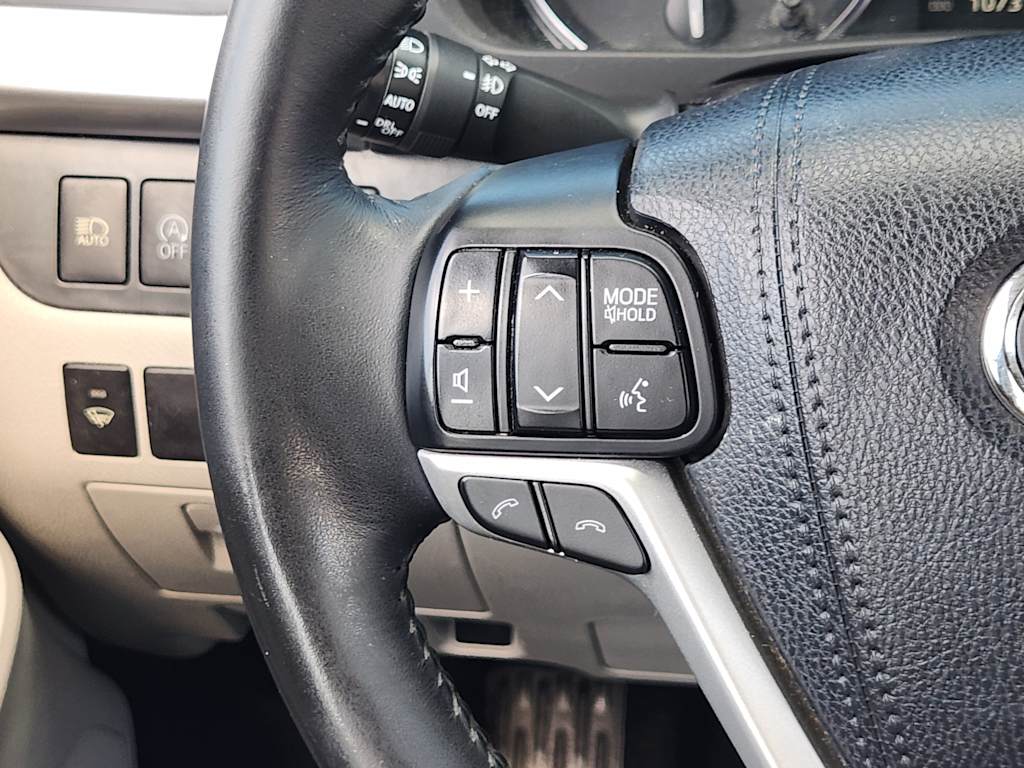 Thumbnail: 2018 Toyota Highlander - 32