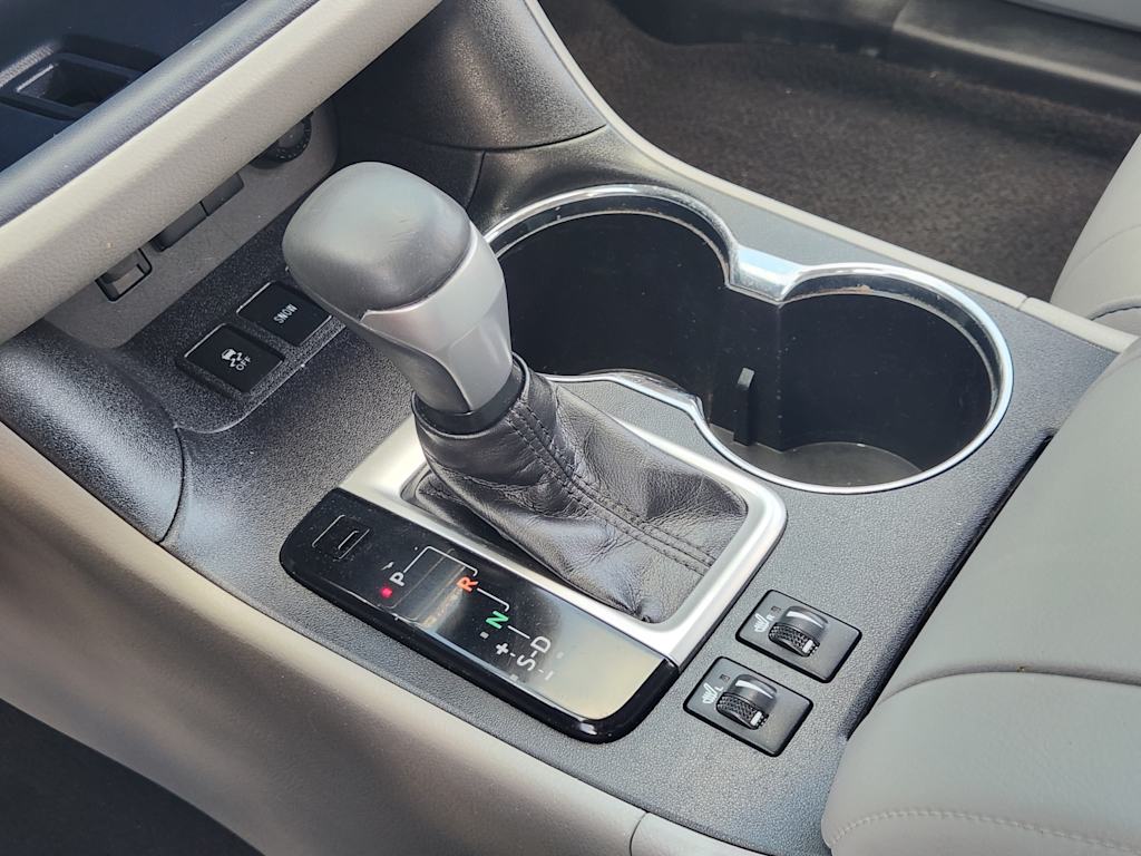 Thumbnail: 2018 Toyota Highlander - 16