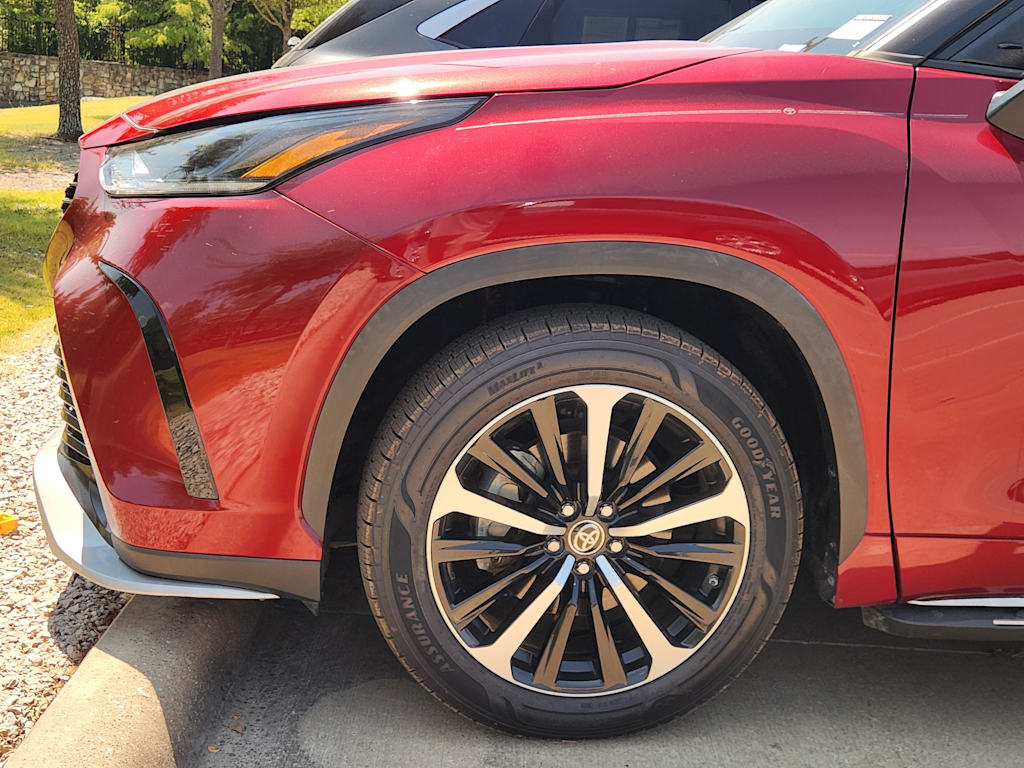 Thumbnail: 2022 Toyota Highlander - 10