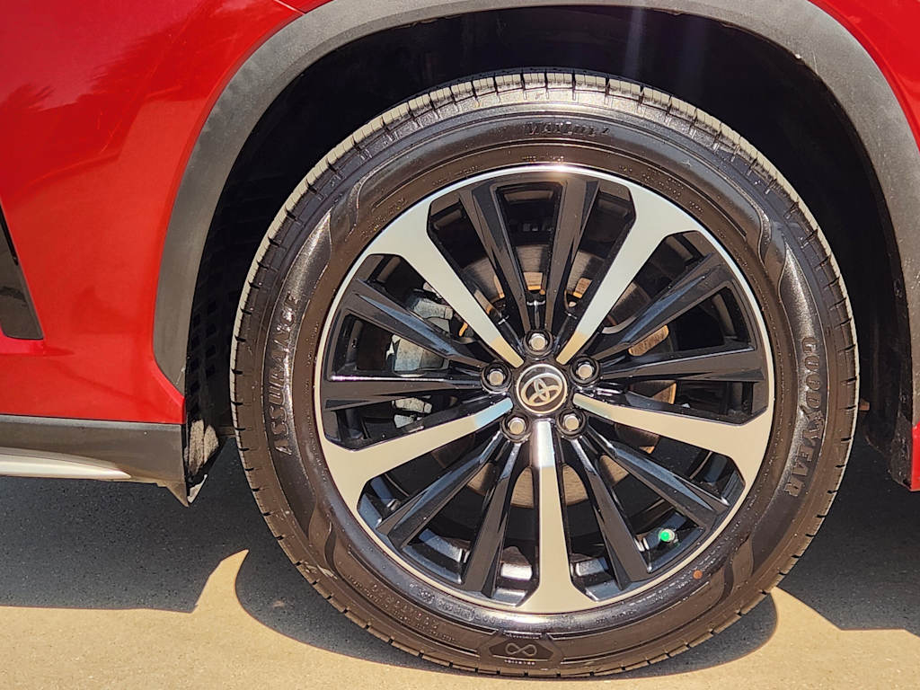 Thumbnail: 2022 Toyota Highlander - 23