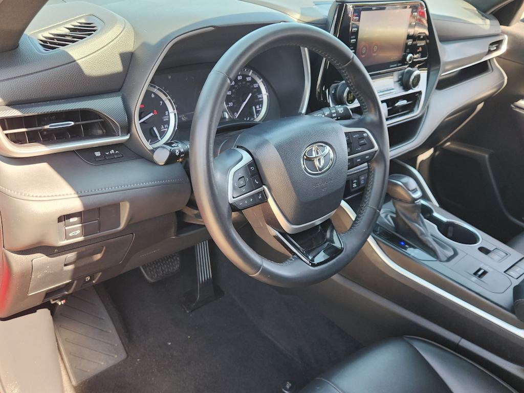 Thumbnail: 2022 Toyota Highlander - 2