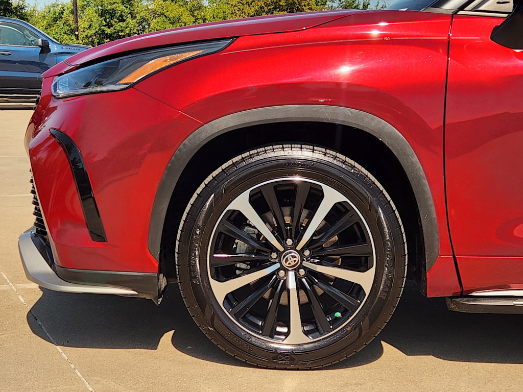 Thumbnail: 2022 Toyota Highlander - 8