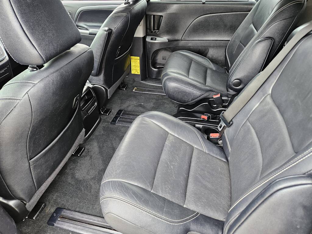 2015 Toyota Sienna SE Premium 13