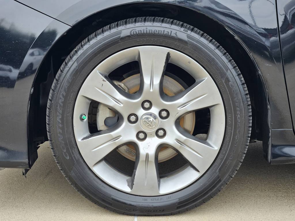 2015 Toyota Sienna SE Premium 23