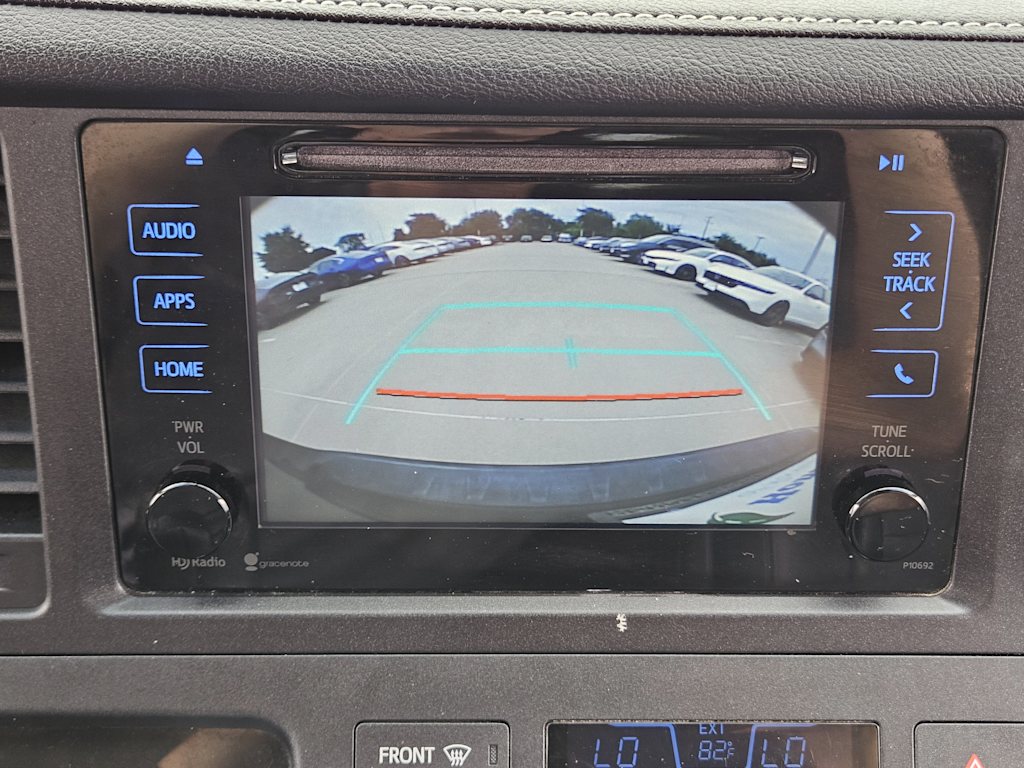 2015 Toyota Sienna SE Premium 26