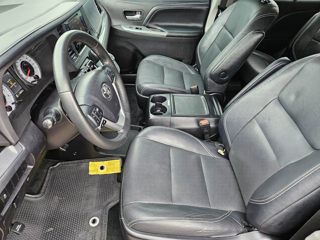 2015 Toyota Sienna SE Premium 11