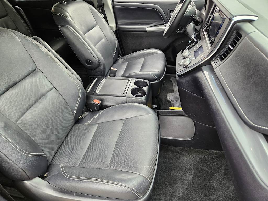 2015 Toyota Sienna SE Premium 22