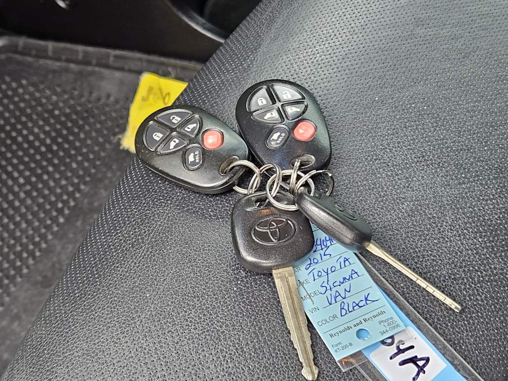 2015 Toyota Sienna SE Premium 19