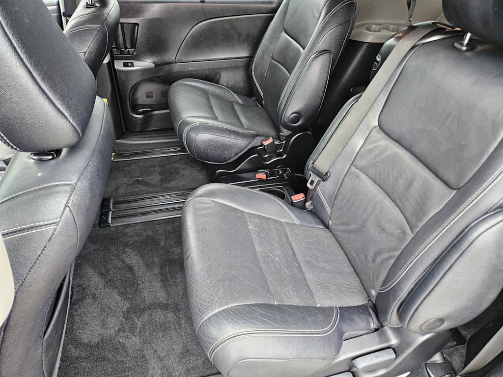2015 Toyota Sienna SE Premium 21