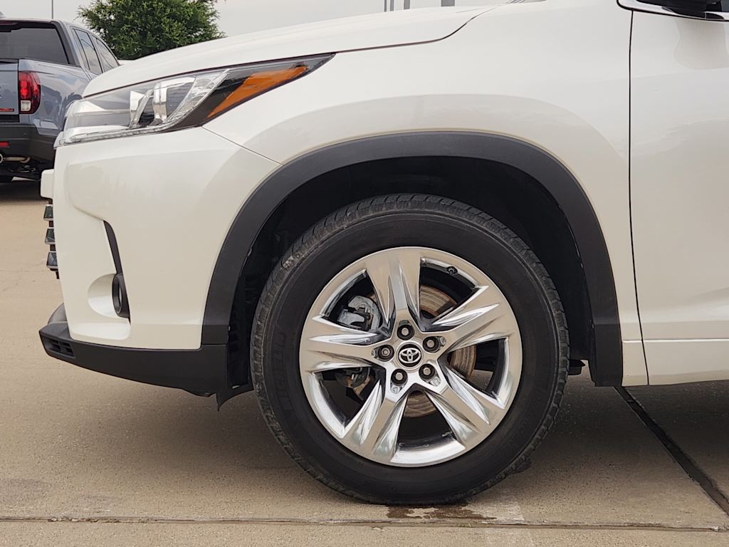 Thumbnail: 2019 Toyota Highlander - 8