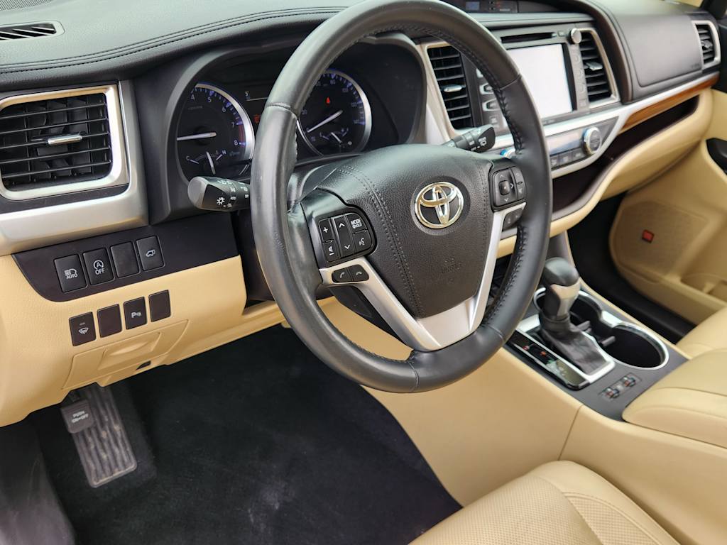 Thumbnail: 2019 Toyota Highlander - 2