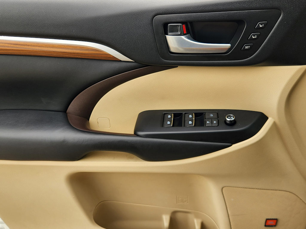 Thumbnail: 2019 Toyota Highlander - 31