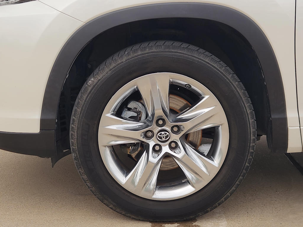 Thumbnail: 2019 Toyota Highlander - 23