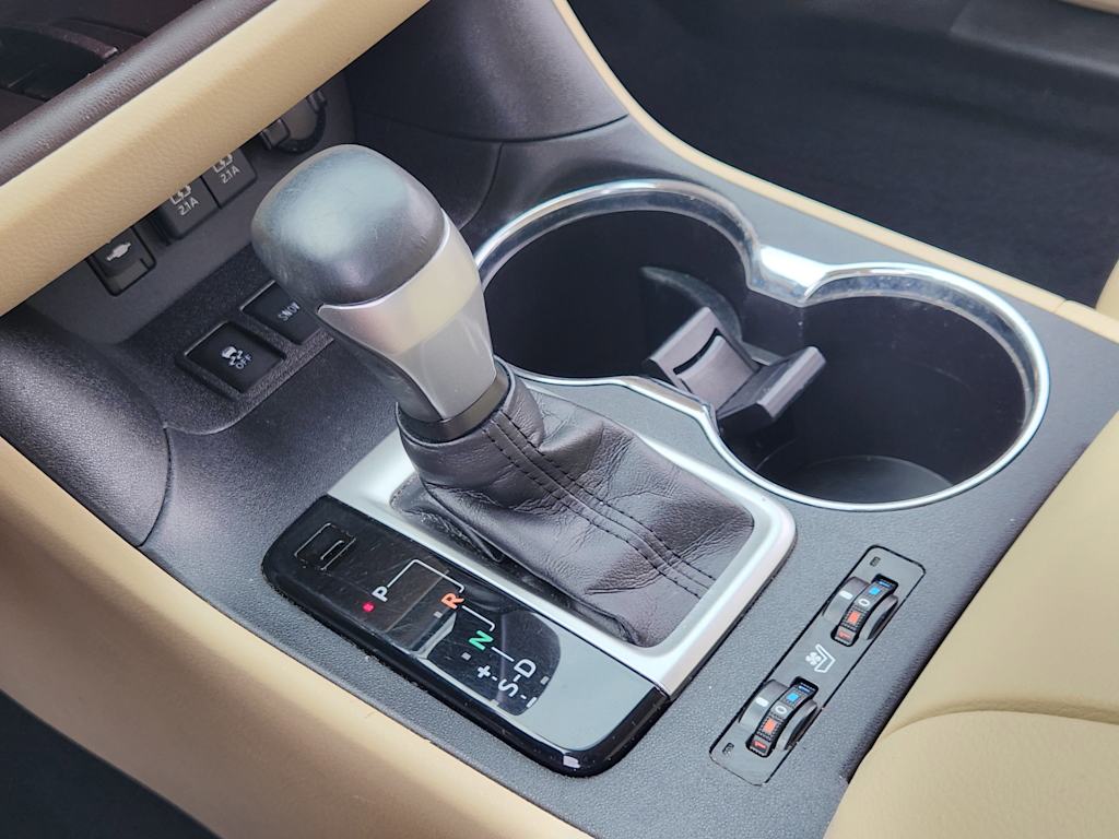 Thumbnail: 2019 Toyota Highlander - 16