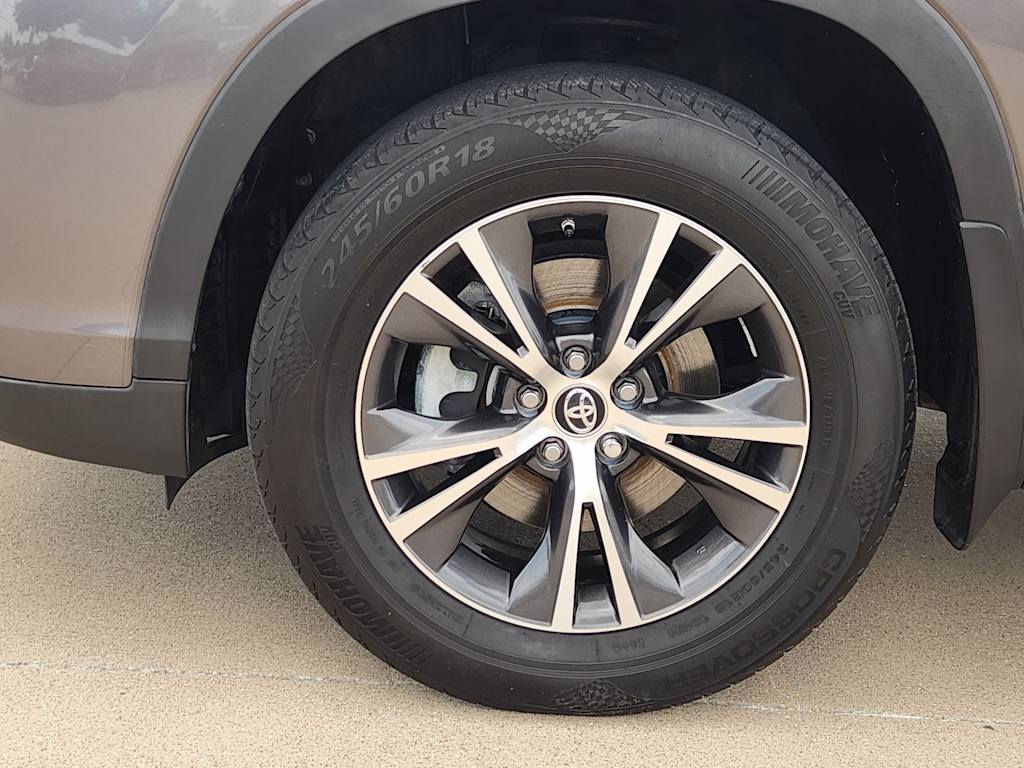 Thumbnail: 2019 Toyota Highlander - 23