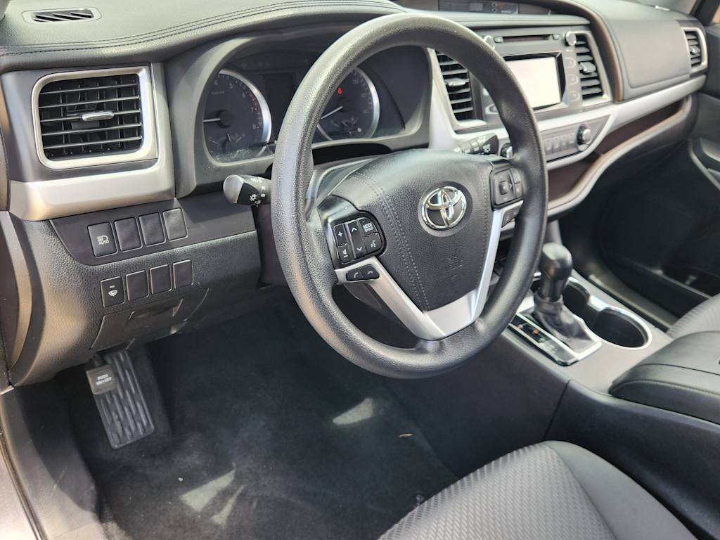 Thumbnail: 2019 Toyota Highlander - 2