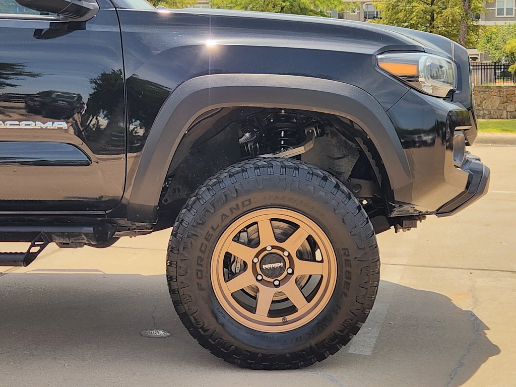 Thumbnail: 2021 Toyota Tacoma - 8