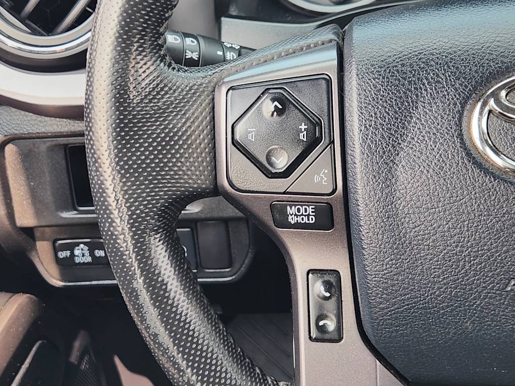 Thumbnail: 2019 Toyota Tacoma - 32