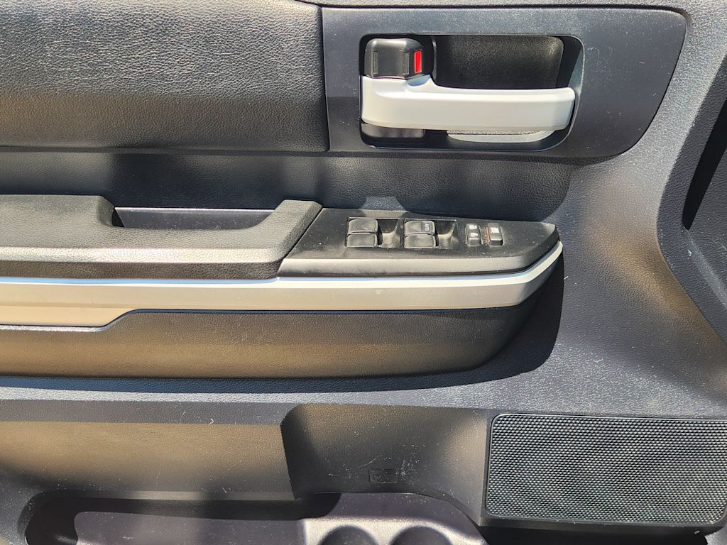 Thumbnail: 2015 Toyota Tundra - 30
