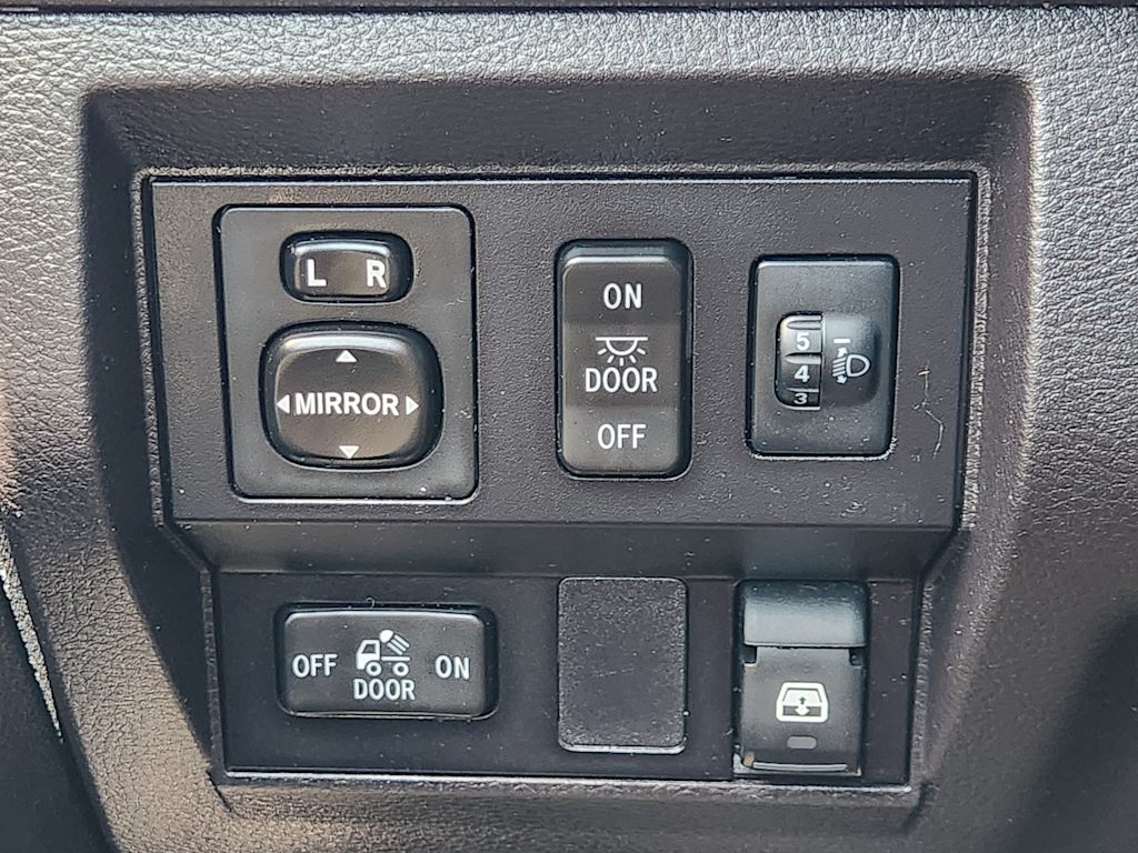 Thumbnail: 2015 Toyota Tundra - 27