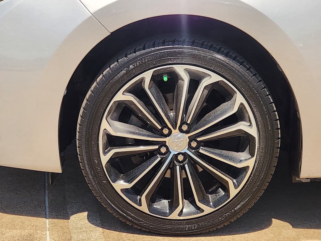 Thumbnail: 2014 Toyota Corolla - 22