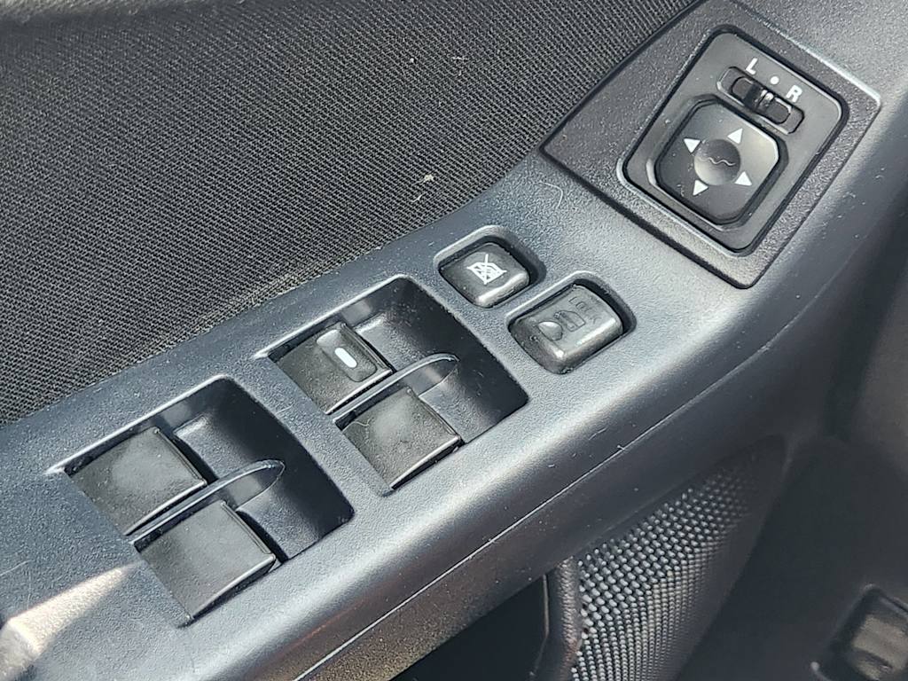 Thumbnail: 2011 Mitsubishi Lancer - 28