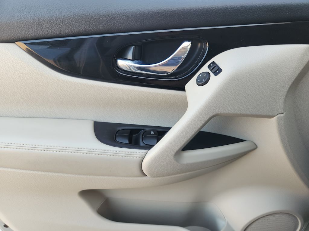 Thumbnail: 2022 Nissan Rogue Sport - 29