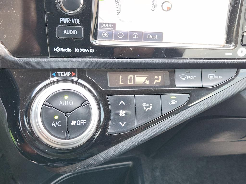 Thumbnail: 2016 Toyota Prius c - 26