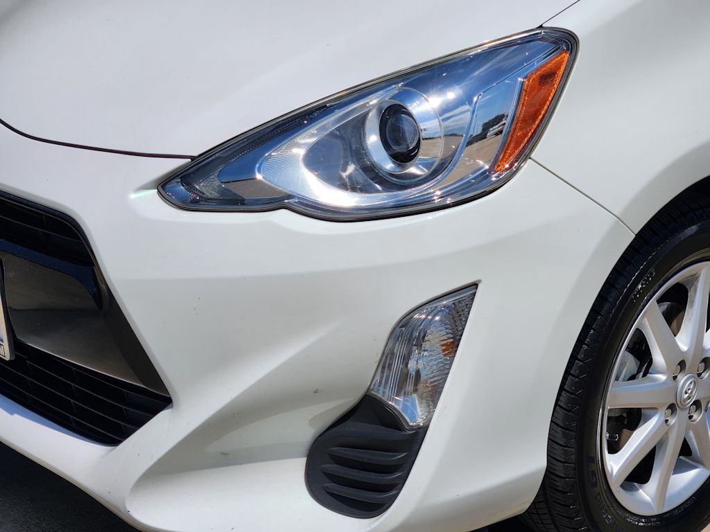 Thumbnail: 2016 Toyota Prius c - 23