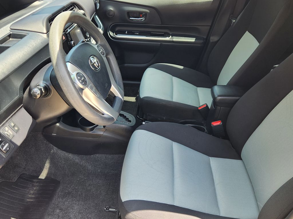 Thumbnail: 2016 Toyota Prius c - 11