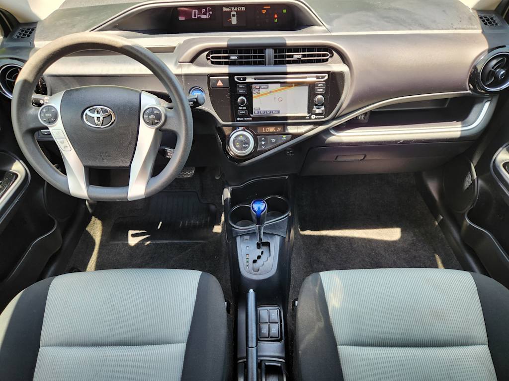 Thumbnail: 2016 Toyota Prius c - 10