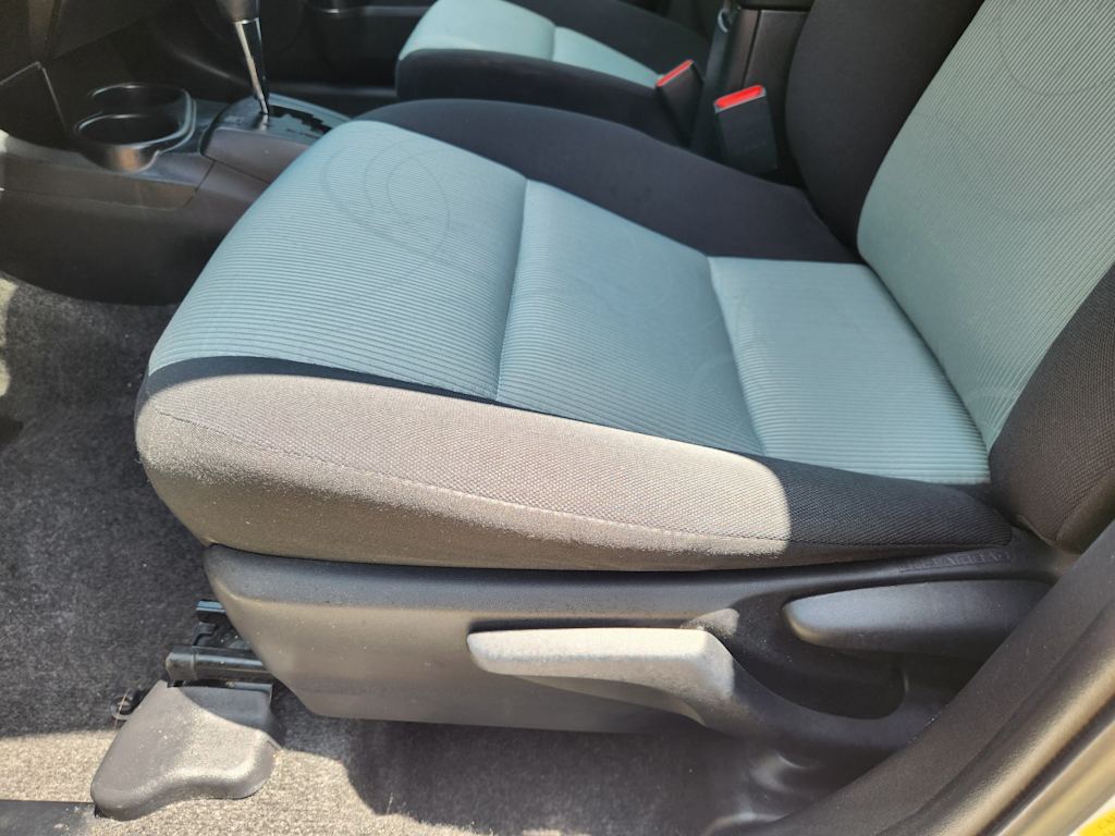 Thumbnail: 2016 Toyota Prius c - 30