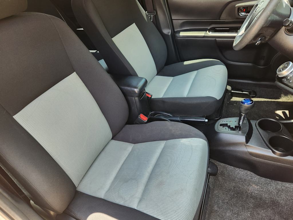 Thumbnail: 2016 Toyota Prius c - 12