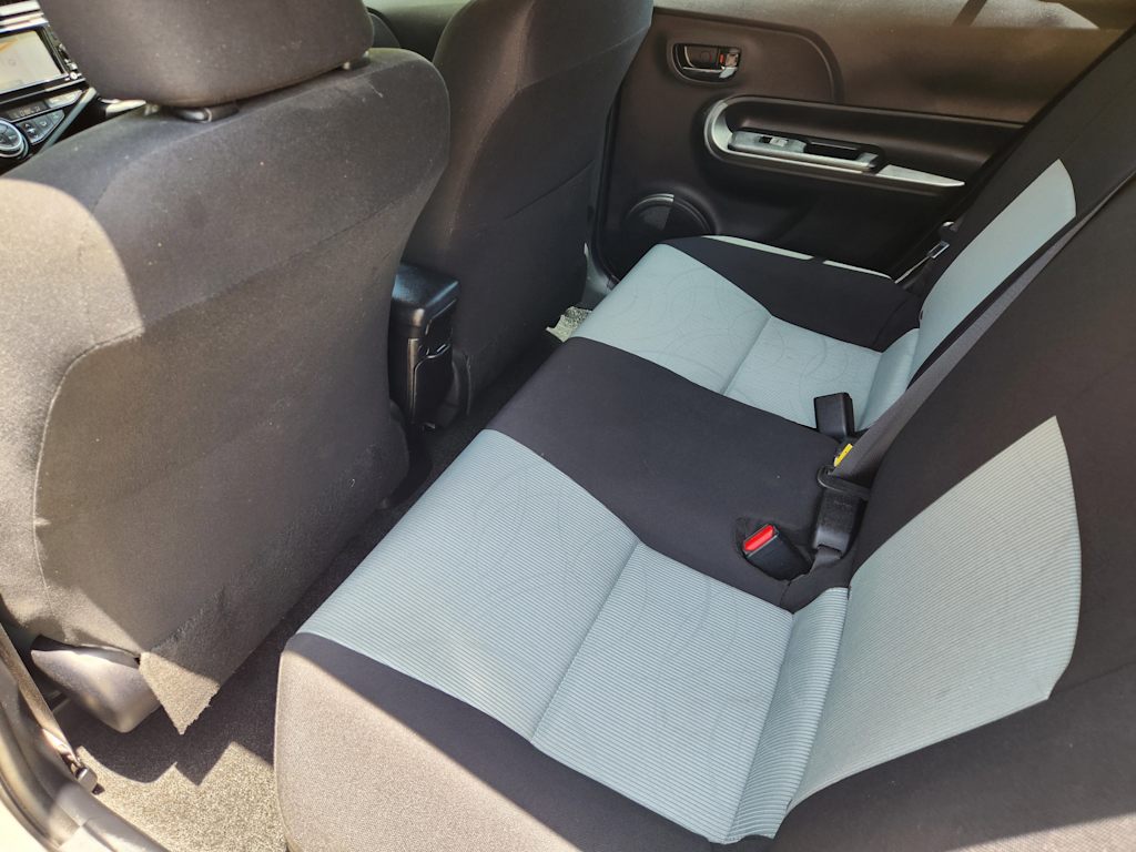 Thumbnail: 2016 Toyota Prius c - 13