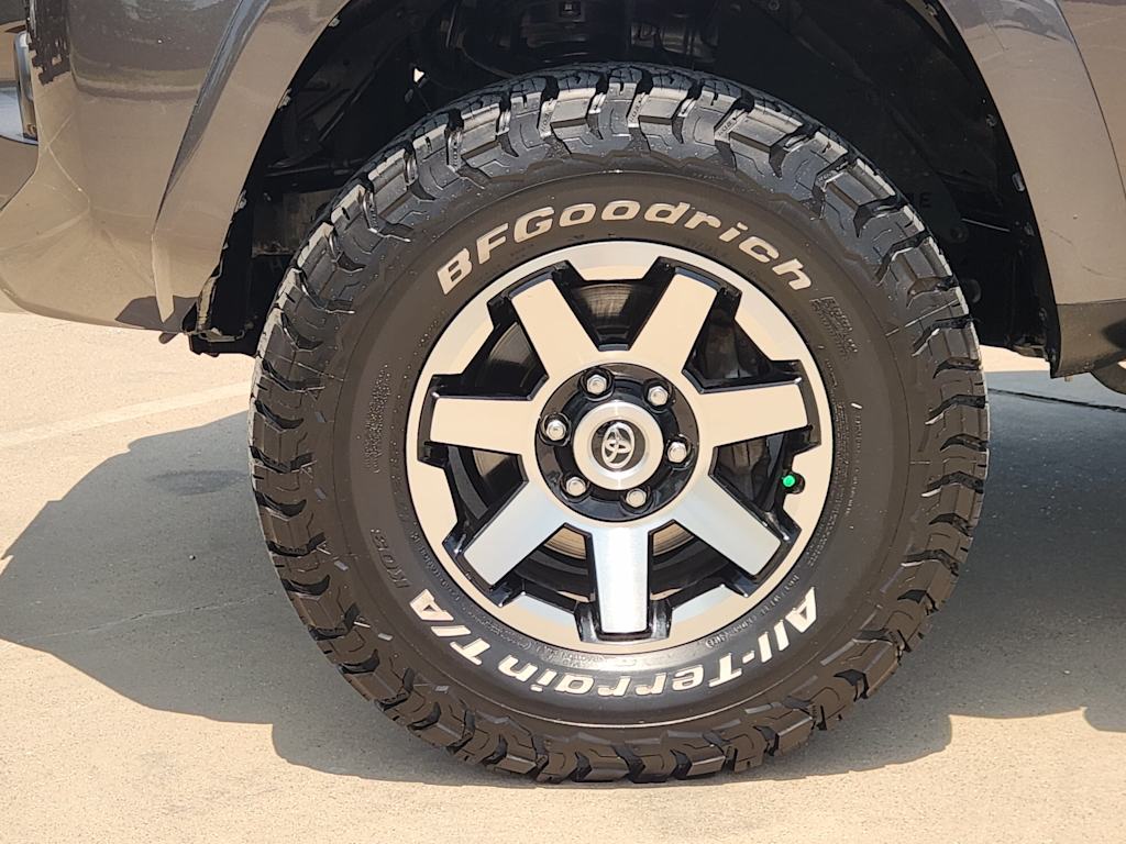 Thumbnail: 2018 Toyota 4Runner - 22