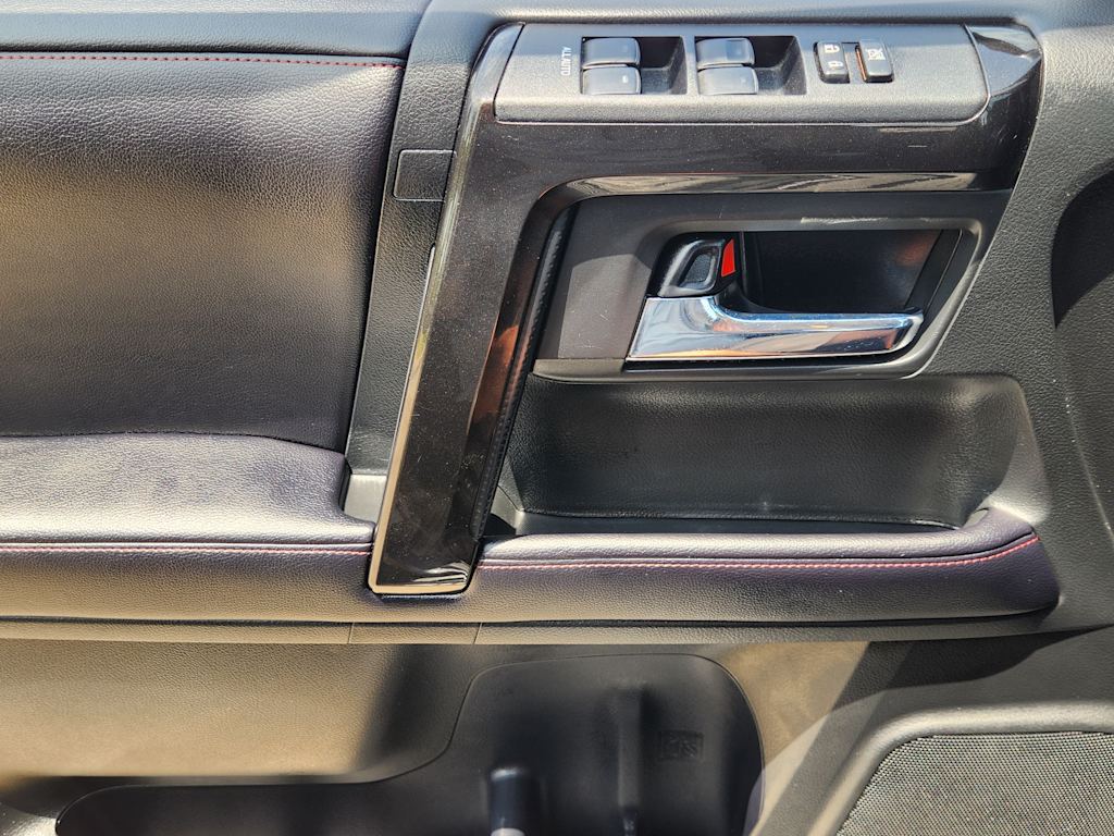 Thumbnail: 2018 Toyota 4Runner - 30