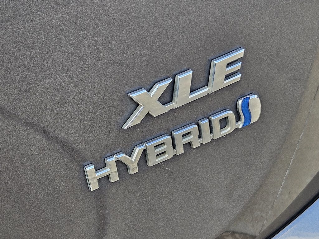 Thumbnail: 2018 Toyota RAV4 - 21