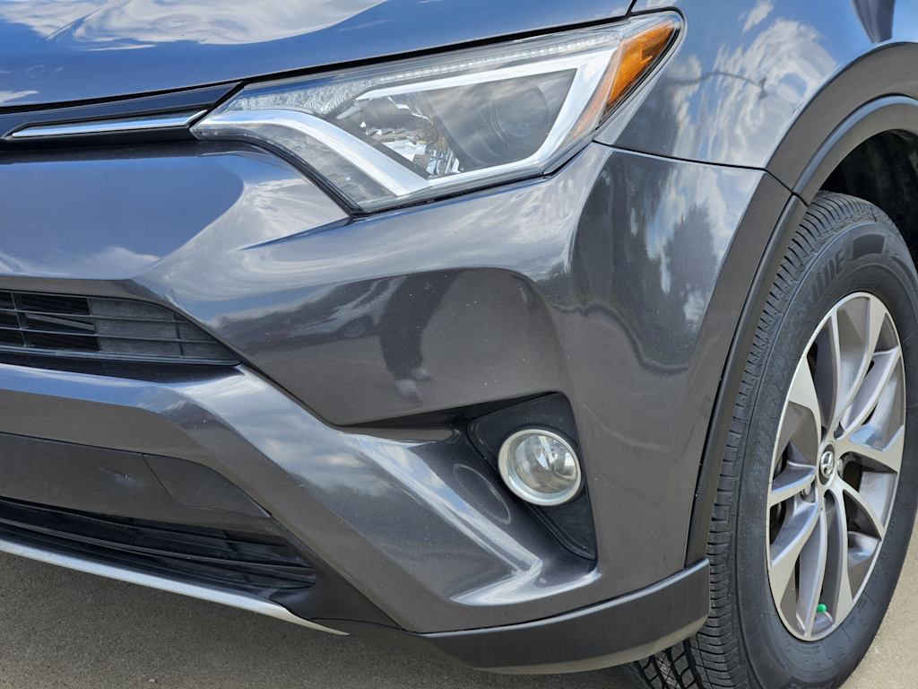 Thumbnail: 2018 Toyota RAV4 - 24