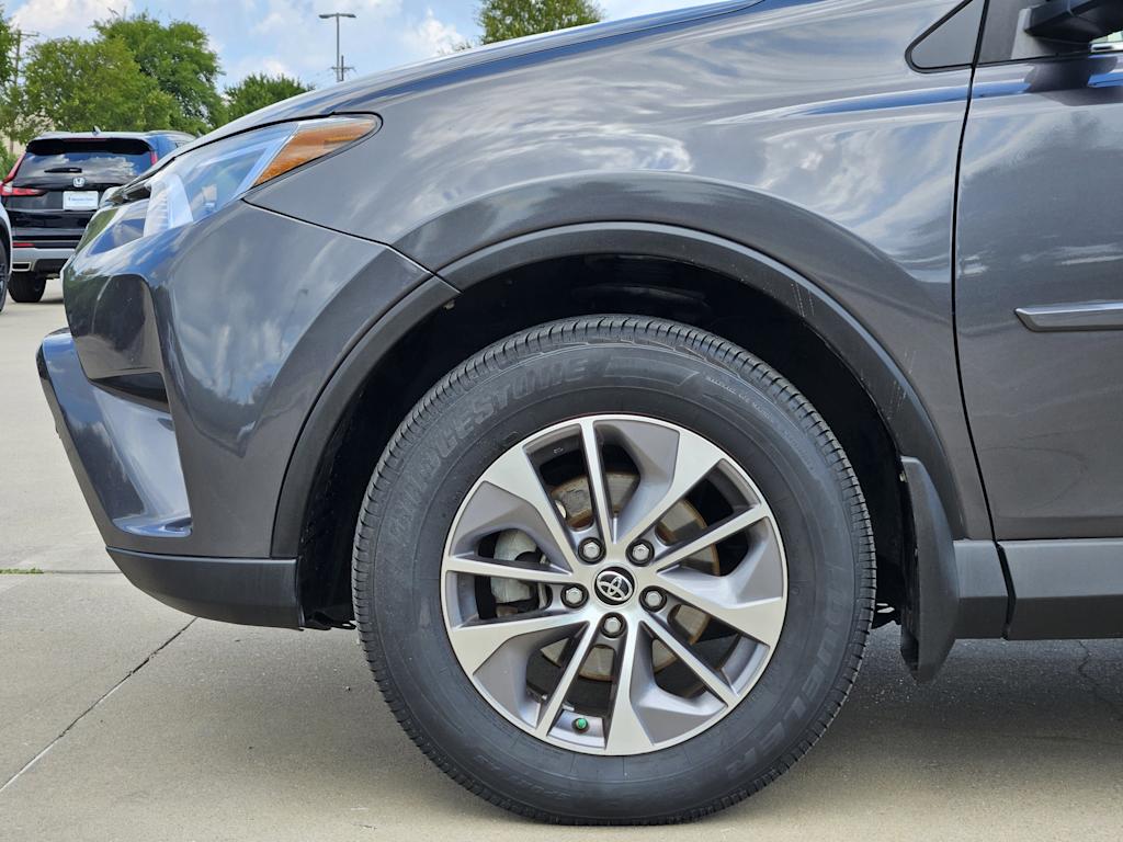 Thumbnail: 2018 Toyota RAV4 - 8