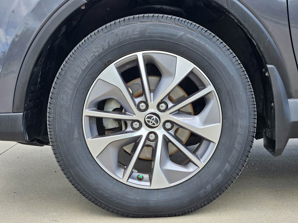 Thumbnail: 2018 Toyota RAV4 - 23