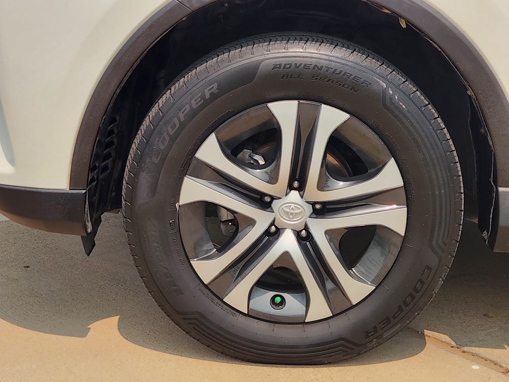 Thumbnail: 2018 Toyota RAV4 - 22