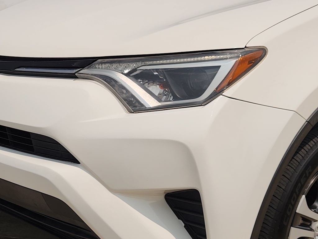 Thumbnail: 2018 Toyota RAV4 - 23