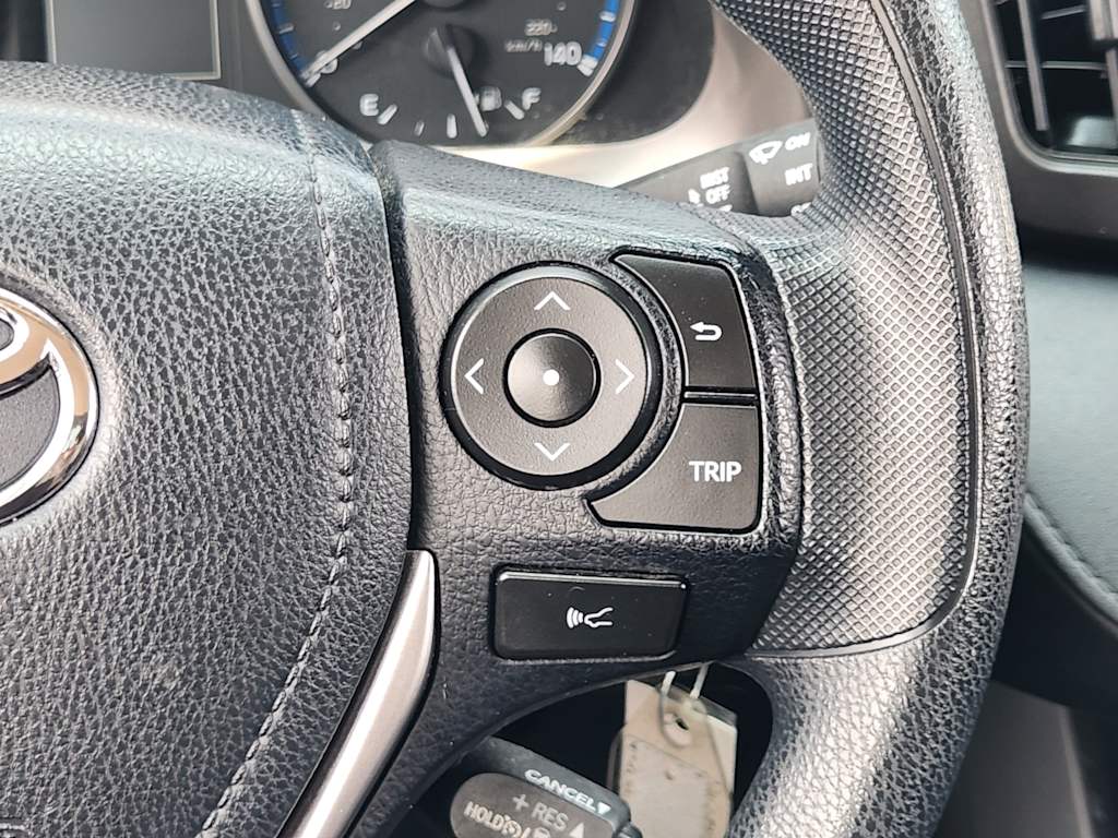 Thumbnail: 2018 Toyota RAV4 - 32