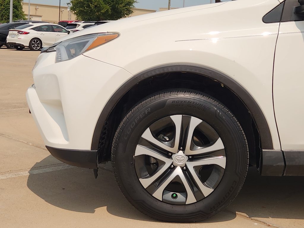 Thumbnail: 2018 Toyota RAV4 - 8