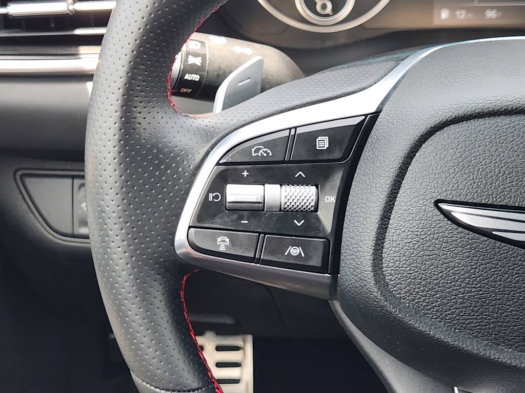 Thumbnail: 2025 Genesis G70 - 32