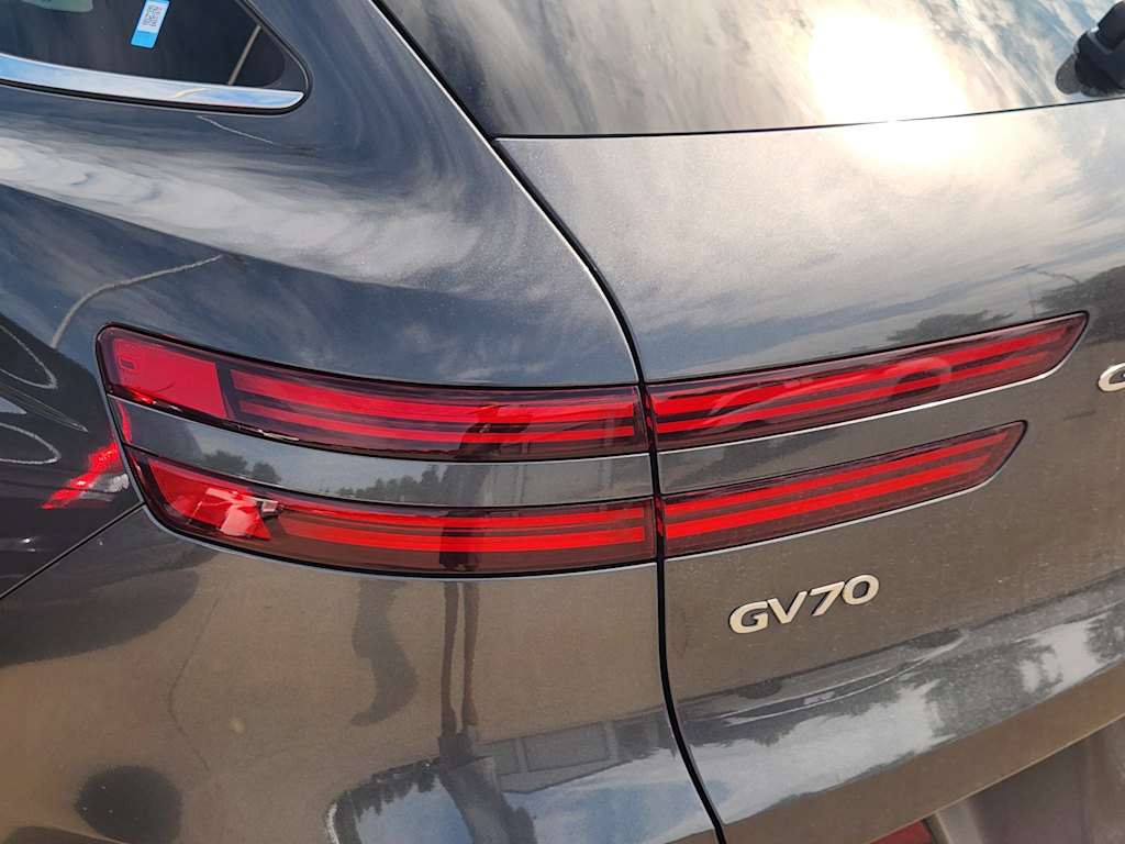 Thumbnail: 2022 Genesis GV70 - 12