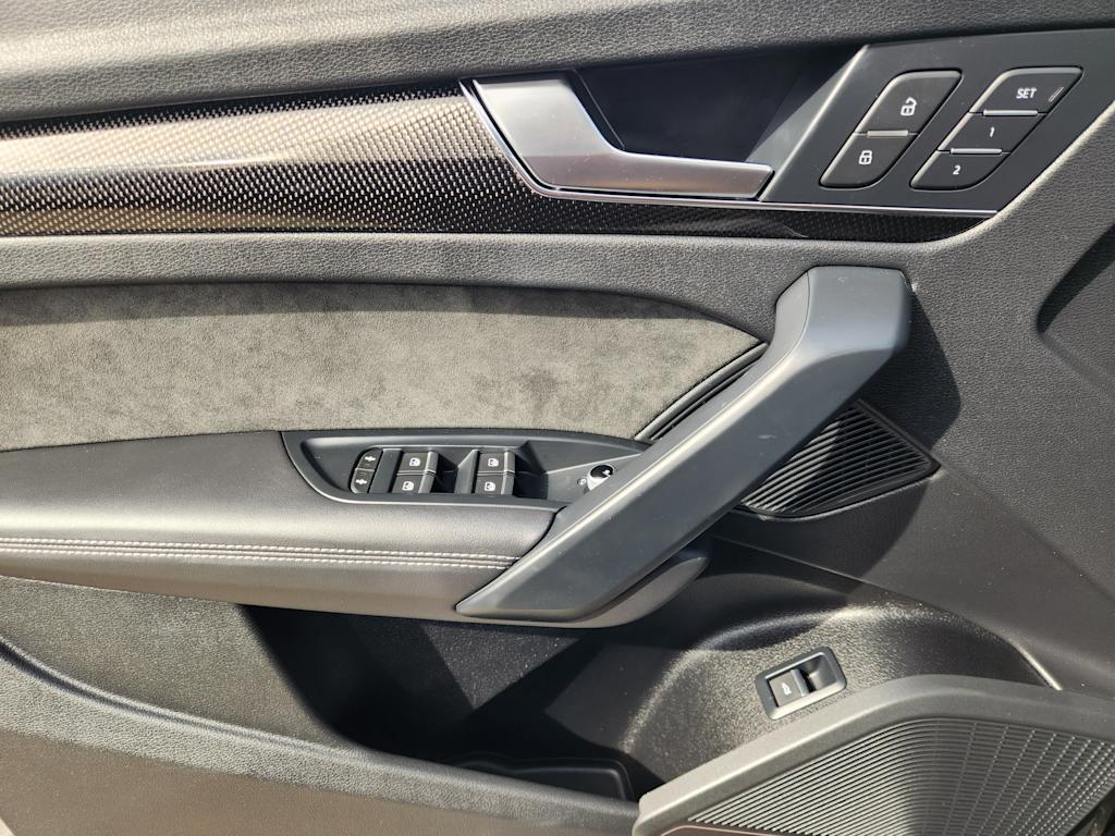 Thumbnail: 2020 Audi SQ5 - 29