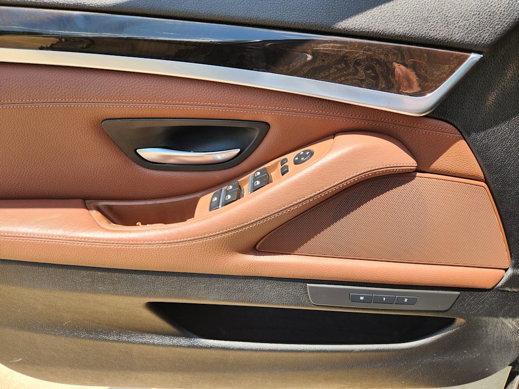 2014 BMW 5 Series 528xi 29