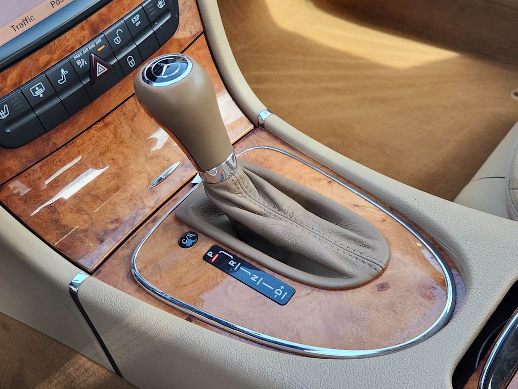 Thumbnail: 2009 Mercedes-Benz E-Class - 16