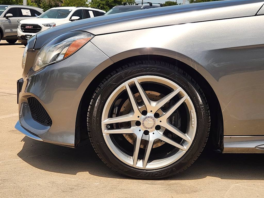 Thumbnail: 2016 Mercedes-Benz E-Class - 8